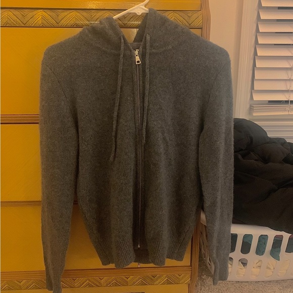 Aritzia Sweaters - Aritzia grey 100% cashmere zip-up sweater